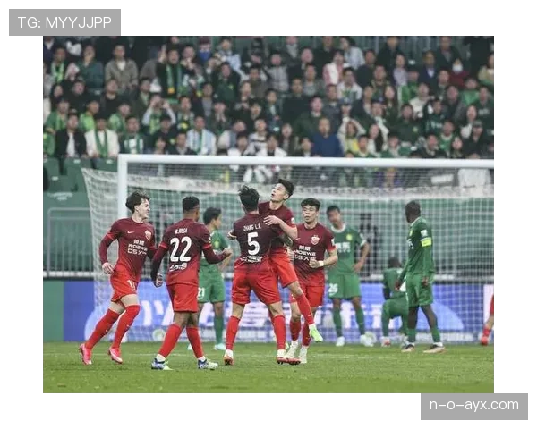 中超球迷文化蓬勃发展,热情助威助推球队状态强势回暖 中超球迷文化蓬勃发展,热情助威助推球队状态强势回暖